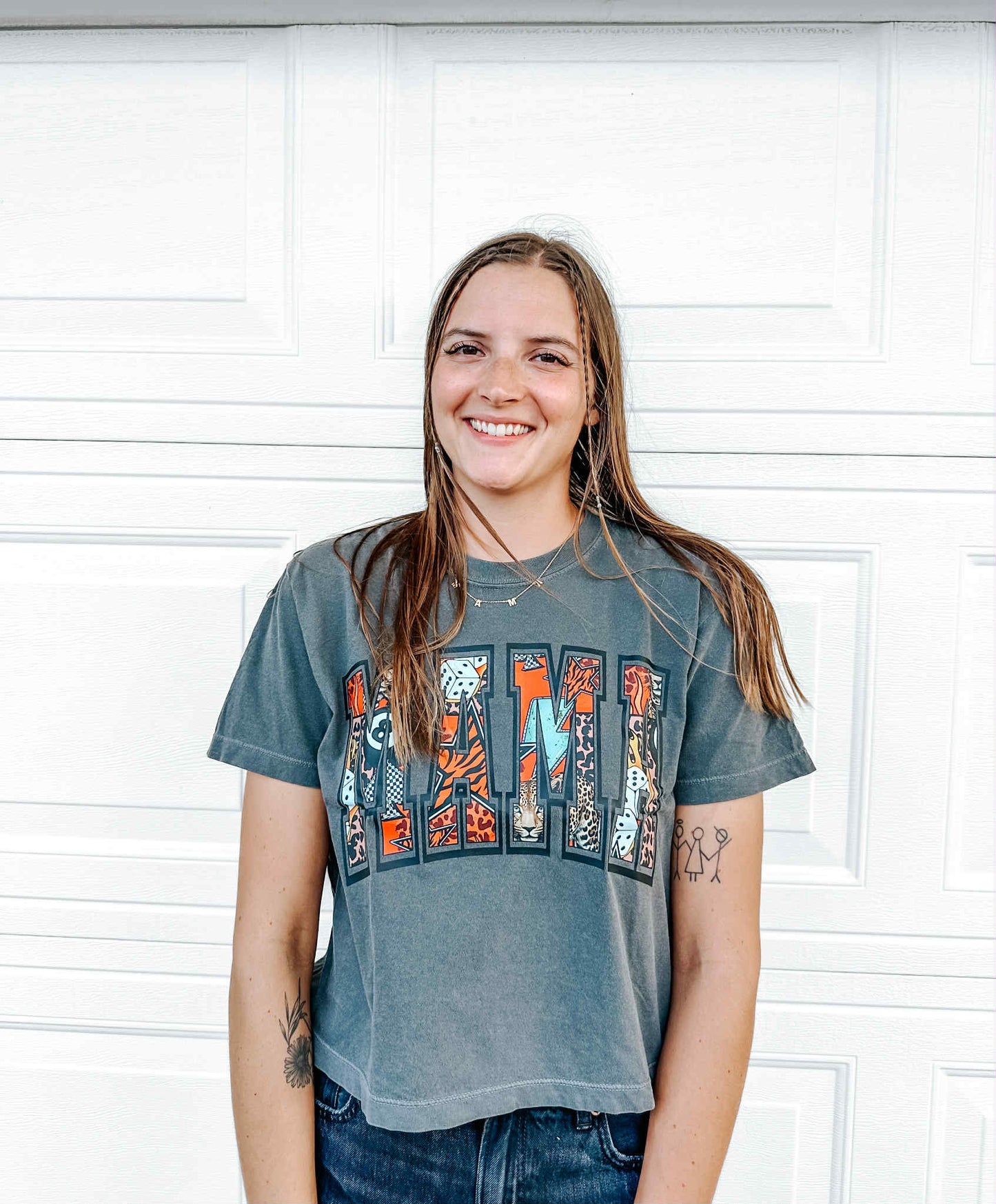 MAMA Trendy Vibes | Comfort Color Crop Tee- Pepper