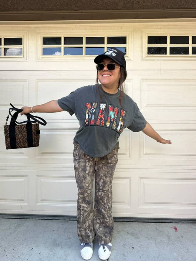 MAMA Trendy Vibes | Comfort Color Crop Tee- Pepper