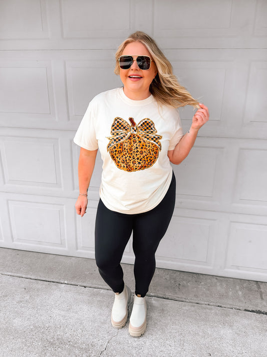 Skelly Pumpkin | Comfort Color Tee- Ivory