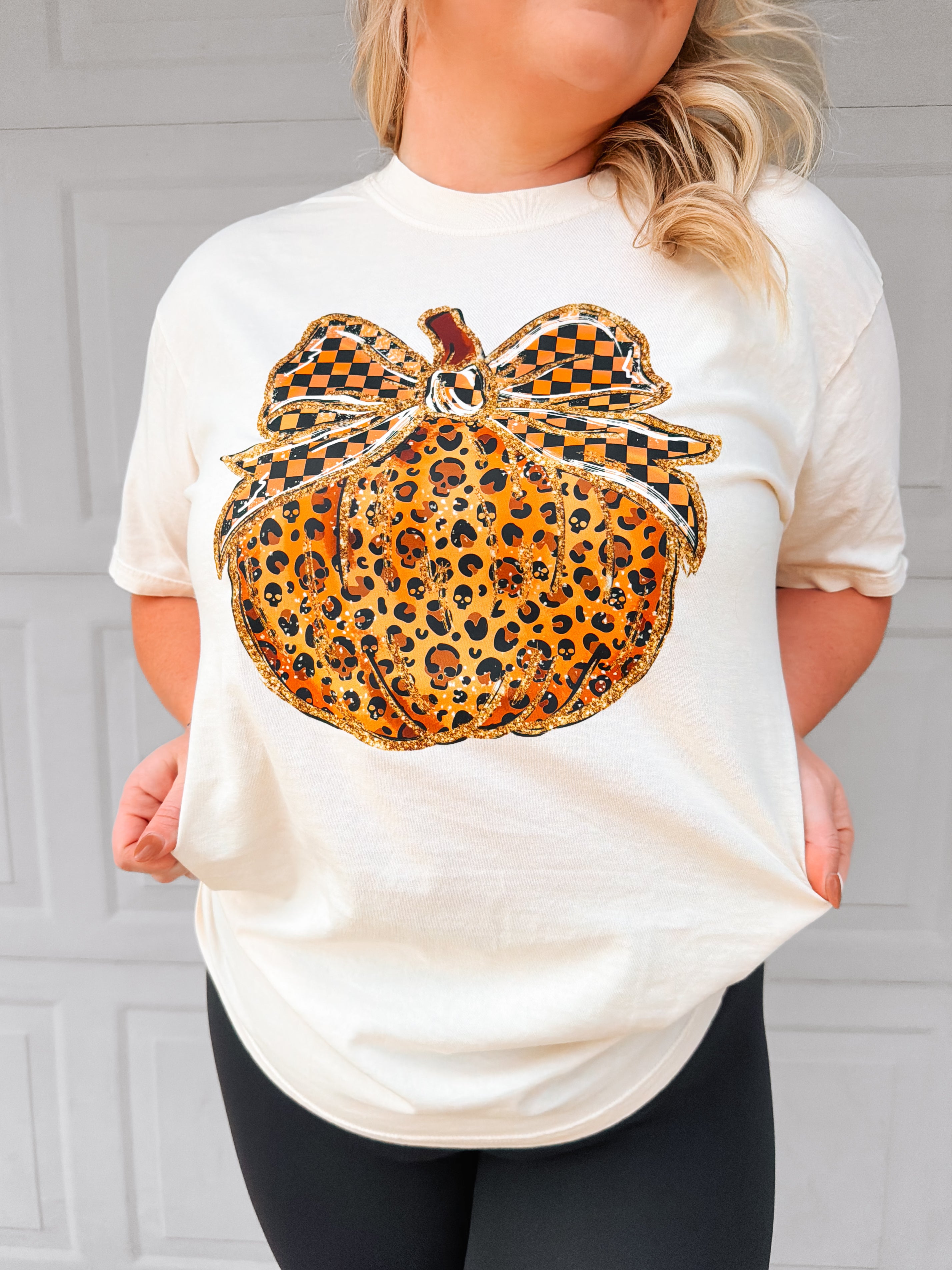 Skelly Pumpkin | Comfort Color Tee- Ivory