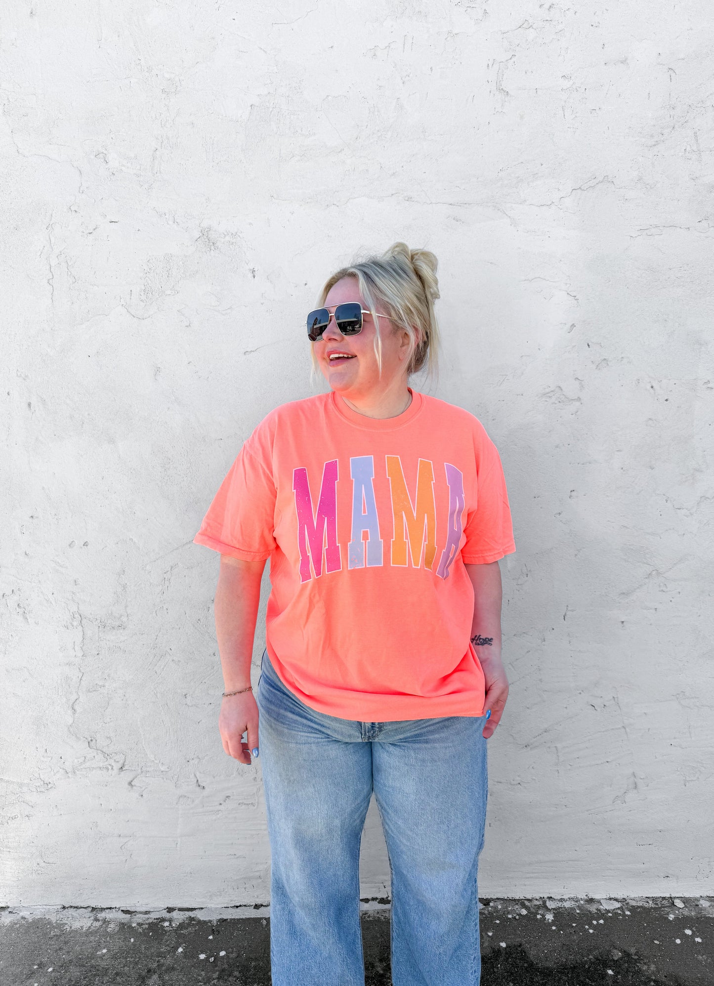 Neon Mama | Comfort Color T-Shirt 5 Colors