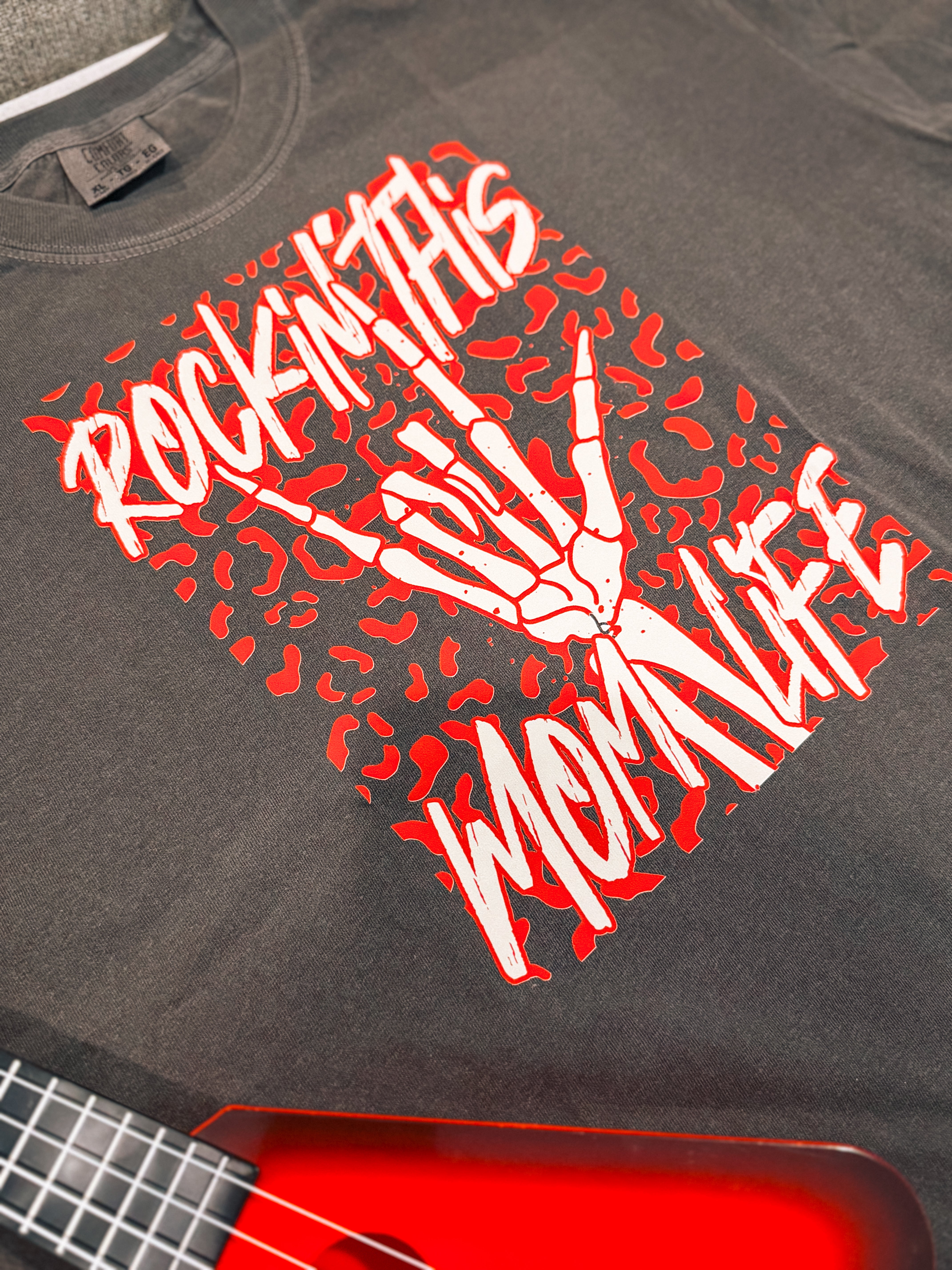 Rockin' Mom Life | Comfort Color Crop Tee- Pepper