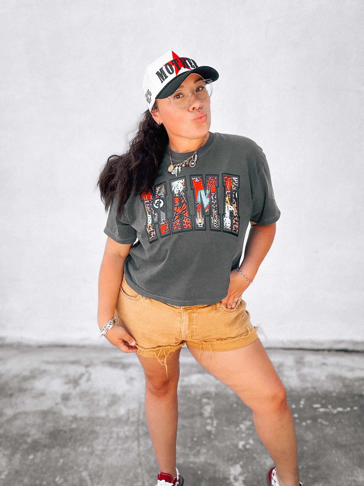 MAMA Trendy Vibes | Comfort Color Crop Tee- Pepper